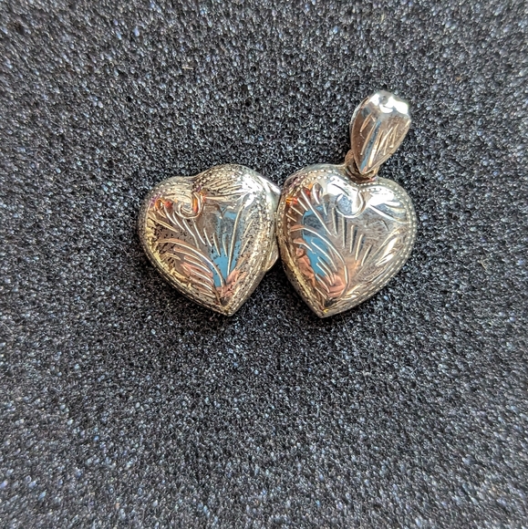 Vintage Heart Locket Genuine Silver - Picture 2 of 4